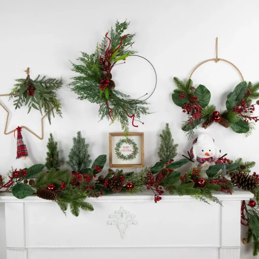Online 11" Mixed Foliage and Berries Star Hanging Christmas Tree Ornament Symbols