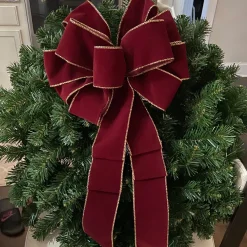 Deluxe Windsor Full Pine Artificial Christmas Wreath - 24